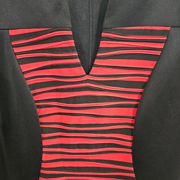 Vintage Red & Black Stretchy Short Sleeved V-Neck Sheath Dress. Size Small/6 - Picture 5 of 6